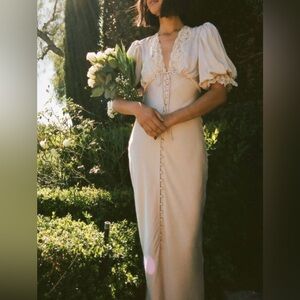 Rumored Elegant Cream Lace-Trimmed Dress/XS